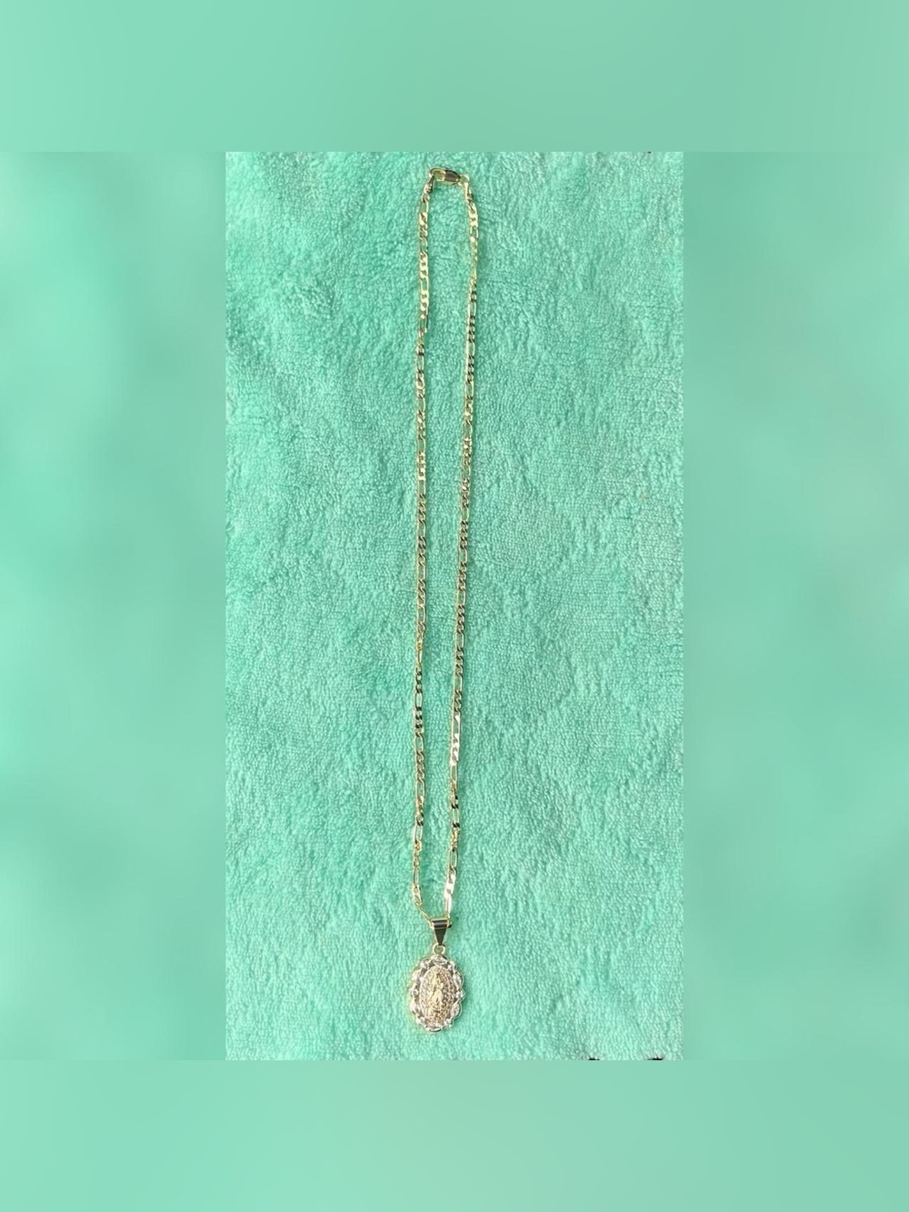 Oval Medallion Pendant Necklace Vintage Style Costume Fashion Jewelry
